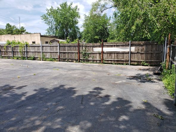5943 Merriam Dr, Shawnee Mission, KS 66203